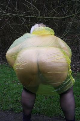 20P Mature BBW Lexie Cummings wears a butt plug while showing her huge ass