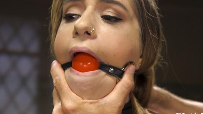 15P All natural cutie Joseline Kelly is eager to please and ready to learn the