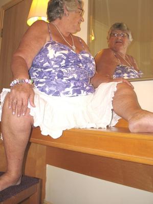 20P Fat British nan Grandma Libby completely disrobes while in a hotel room