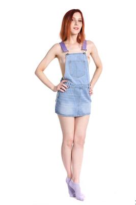 15P Natural redhead Elin Flame removes her overalls before toying her snatch