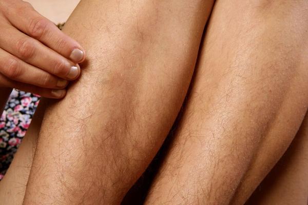 16P Hirsute mature woman shows the pink of her really hairy muff