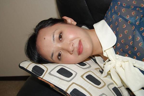 16P Shy asian chick strips down and gets her hairy pussy fingered