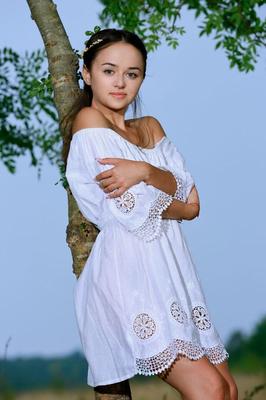 18P Adorable teen Jennifer Hart slips out of a white dress to pose nude in a field