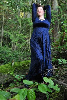 15P Older lady Tasty Trixie hikes up her long dress over hose covered ass in woods