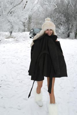 16P Kinky blonde babe with natural big tits Holy poses naked in the snow