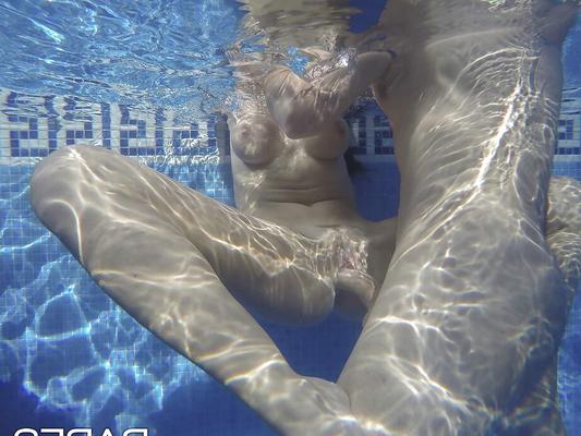 16P Martina Gold and boyfriend frolic underwater before anal sex by pool