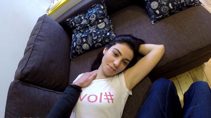 15P 若い素人ジェシカ・マローンがハメ撮りセックスの前に歩道から拾われる