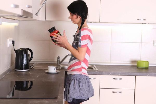 15P Dark-haired teen Marije gets jizz on her face after sex in a kitchen