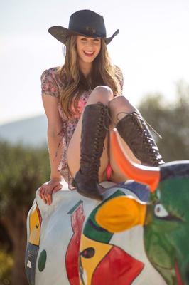 12P British seductress Stella Cox squeezes milk out of her big tits and drinks it