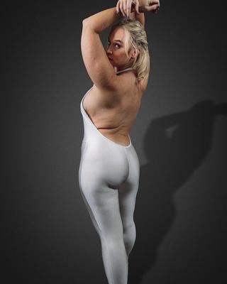 14P セクシーなワンピース衣装でポーズをとる巨乳アメリカ​​人脂肪ディー サイレン