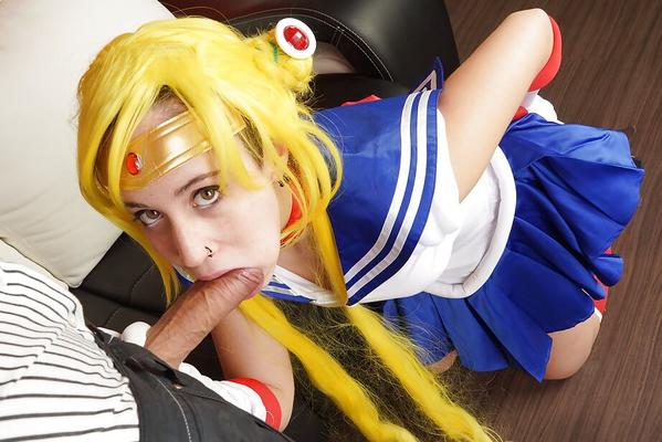 16P ラテン系美女リリアンがコスプレして膝の上で硬いチンポをしゃぶる