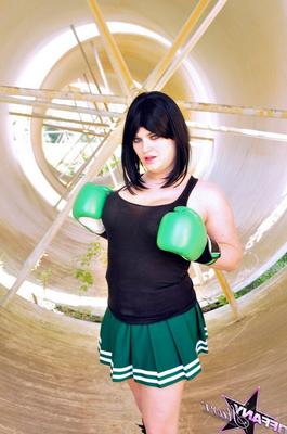 12P Horny boxer Tiffany spreads & plays