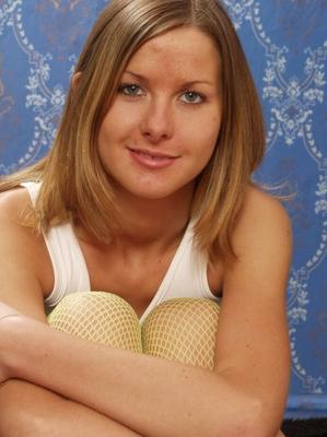 16P Undressing amateur babe Natalia is caught on camera in pantyhose