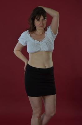 20P Amateur model uncovers saggy tits before sliding black miniskirt over bare ass