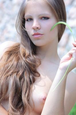 18P Beautiful teen Ariana A strikes confident nude poses outdoors in a belt
