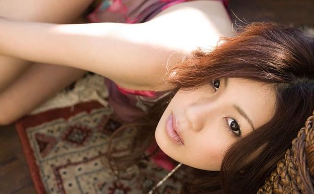 16P Beautiful Japanese teen Shinohara Ryou gets butt naked in garden and at home