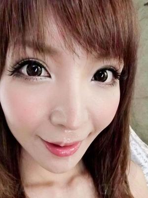 12P 鈴音リオナ アジア人がオイルでいっぱいのおまんこを剃ってバイブレーターで