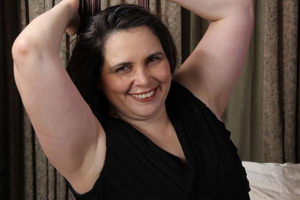 16P Fat American housewife takes a shower after undressing for dildo play