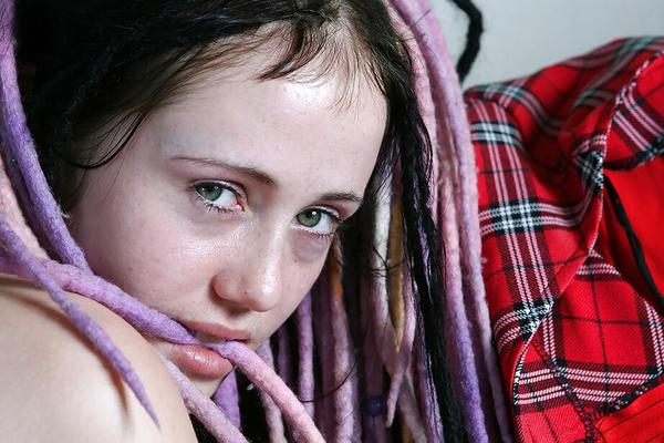 16P Cute dreadlock attired amateur Jade L posing in bra and underwear