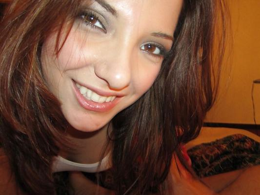 16P オーラルセックスをしながらナッツの袋を舐めるかわいい女性のエヴィリン・フィアース