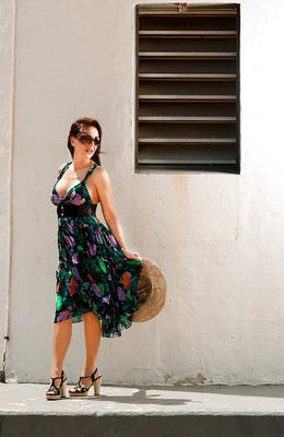 16P Roni keeps amusing us with her fantastic photoshoots around the world