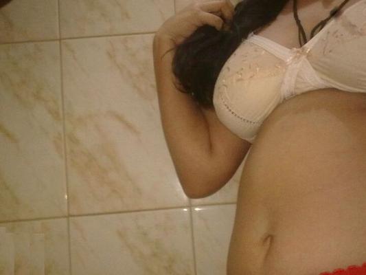 10P Indian plumper takes off her brassiere in a safe for work manner