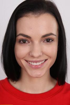 20P Dark-haired amateur Eva sports a nice smile while taking off all her clothes