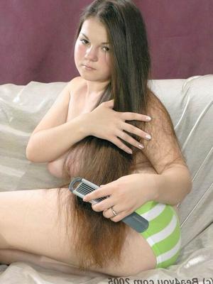 15 Pics Teen amateur Bea gets totally naked before brushing her long hair out