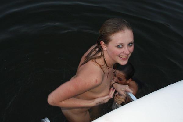 20P Two smoking hot lesbian teens in sexy bikinis scissoring on a boat