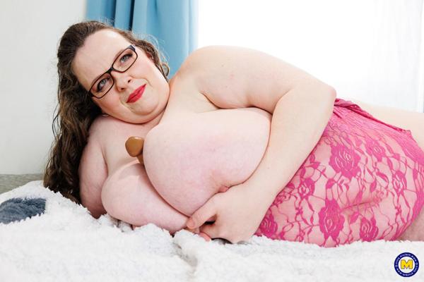 20P Amateur fatty XXL Lady massages and toys her huge tits and fat pussy