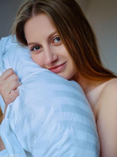 20P Alluring teen Aveira strips shows her big ass & her irresistible shaved pussy