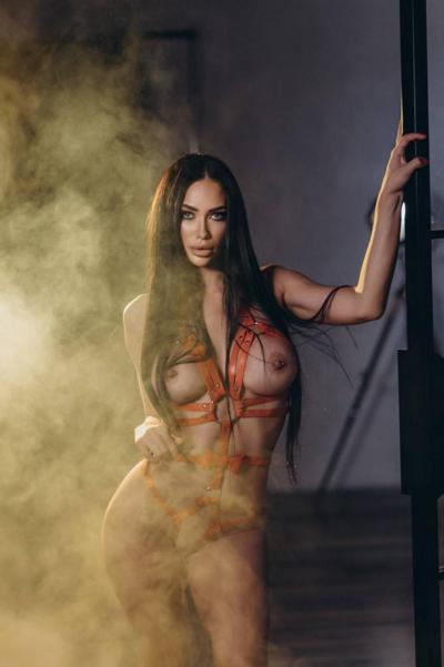 10P Gorgeous model Gymnast Alina flaunts her big tits and big booty in lingerie