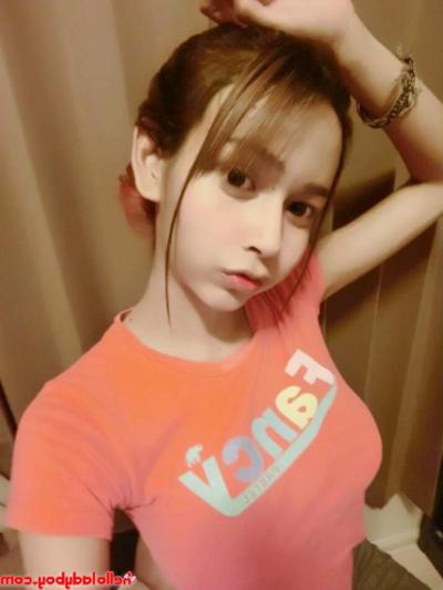 20P Little Asian shemale Yuki flaunts her alluring cleavage in her compilation
