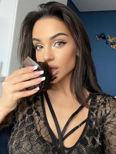10P Glamorous OnlyFans model Anastasia Vi poses in her hot lingerie & high heels