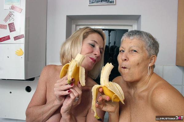 20P Granny lesbians lick each others nipples before using bananas as dildos