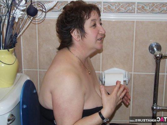 20P Mature redhead Kinky Carol takes a piss while playing with a big cock