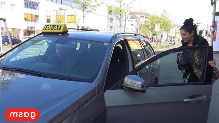 20P Insatiable mature amateur slut seduces and fucks a handsome taxi driver