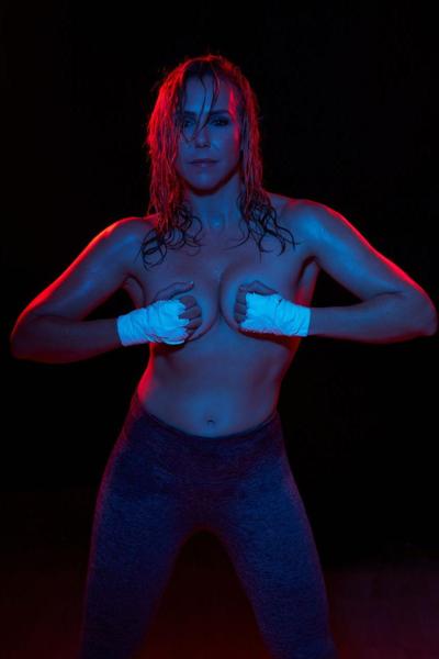 12P Famous babe photographer Holly Randall goes topless during a sweaty workout