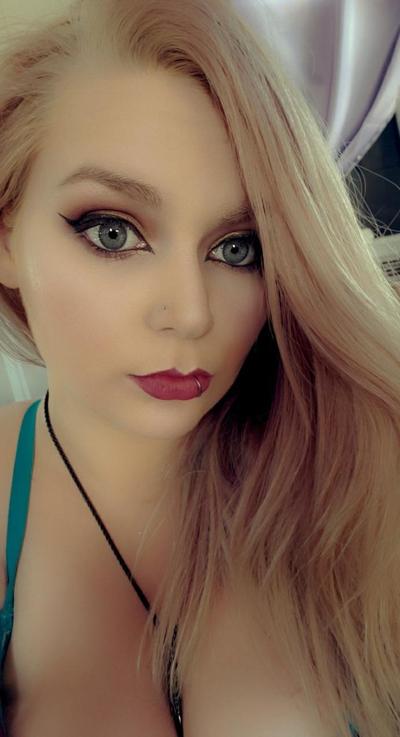 20P Kinky amateur babe teases with her cleavage in her solo compilation