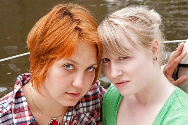 16P Plain girls Dahlia and Satine are into the dyke scene and dig eating pussy