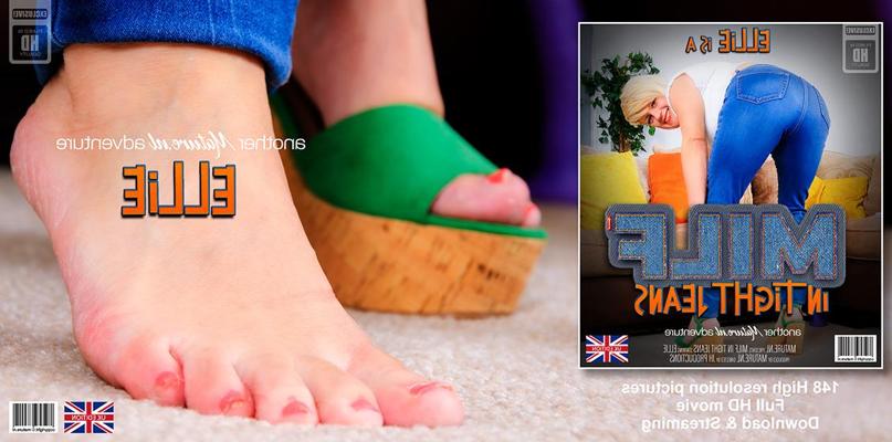 11P British MILF Ellie gets totally naked before toying her vagina