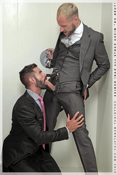 20P L'homme d'affaires gay Dani Robles se fait lécher et baiser le cul par Misha Dante