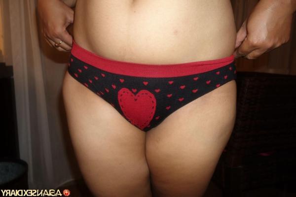 20P Chubby Asian MILF Dam washes her big tits & ass & poses in her lingerie