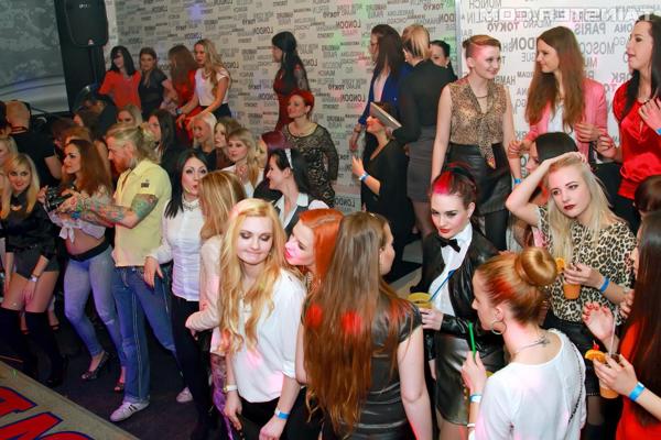 15P Hot chicks in jeans & mini dresses flaunting hot ass at interracial CFNM party