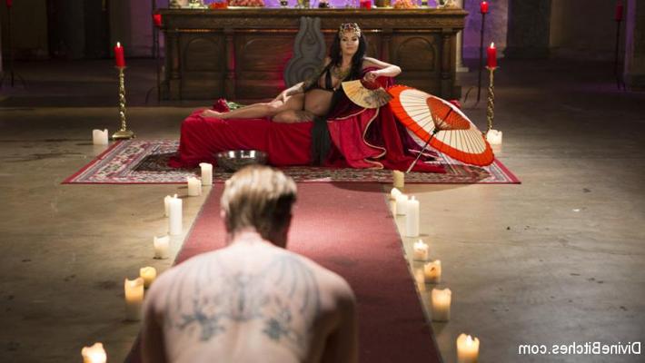 15P Tattooed brunette has her male sub worship her while heavily pregnant