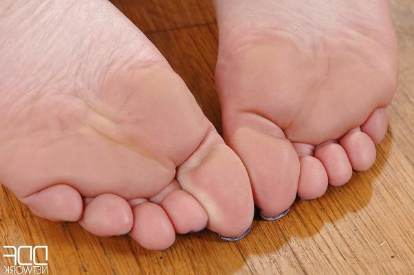 16P Blonde Sophia Knight amazing foot fetish solo romance on cam