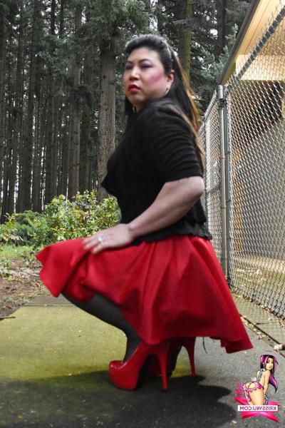 16P Asian woman flaunts her hot legs in stockings & high heels outdoors