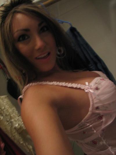 20P Amateur teen Melissa flaunts her incredible big tits and pierced belly