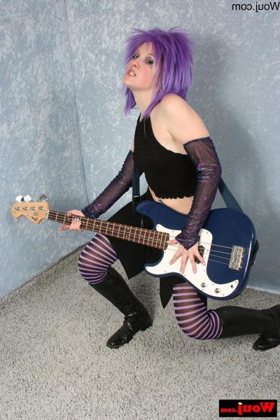 15P Purple-haired guitarist posing in her sexy black outfit in a solo