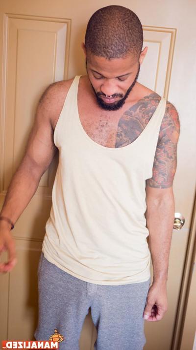 20P Ebony gay pervert Anthony Grey strokes his BBC and shows her big ass